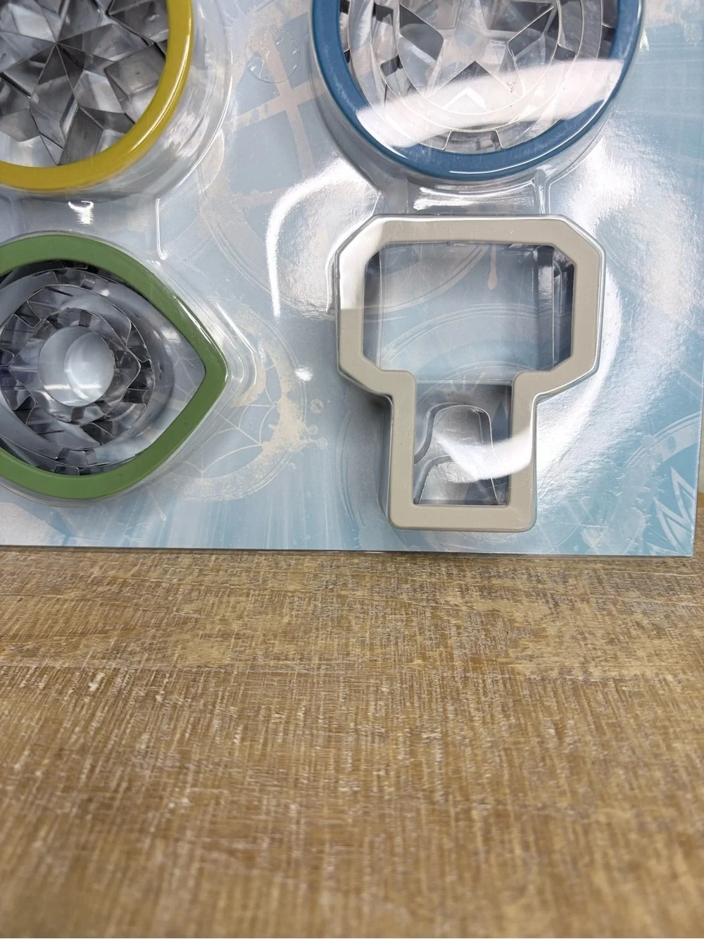 NWT Marvel Avengers Disney Official 6 Piece Metal Cookie Cutter Baking Set Size